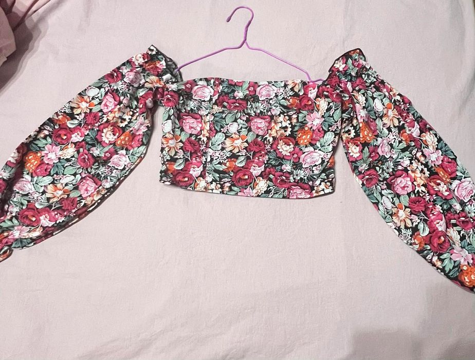 Продавам летен топ на цветя