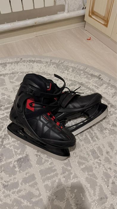 Продам Коньки (25000₸) торг есть!