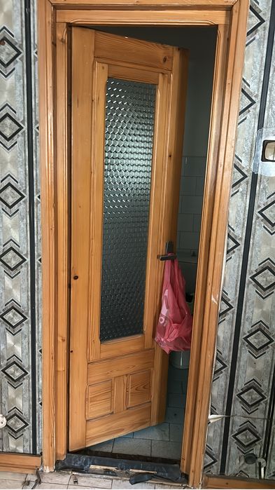 Usi din lemn de brad pret per bucata 300 lei