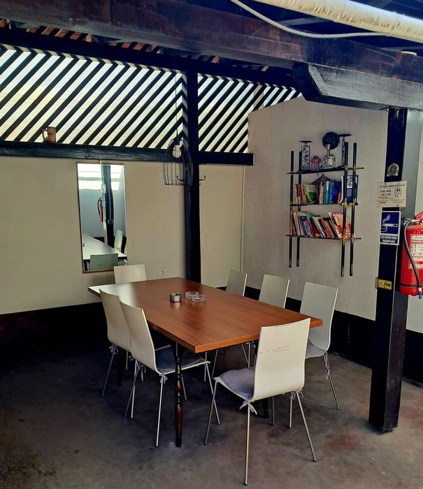 Cazare muncitori români și asiatici