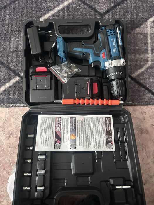 Шуруповерт   Новый комплект