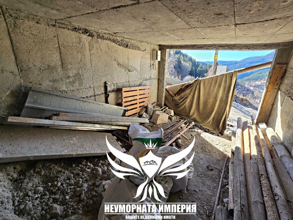 Триетажна къща с гараж и изолация 210РЗП с 564кв двор село Момчиловци