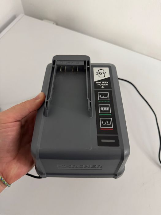 Karcher Puzzi 9/1 bp adv ( pe baterie )