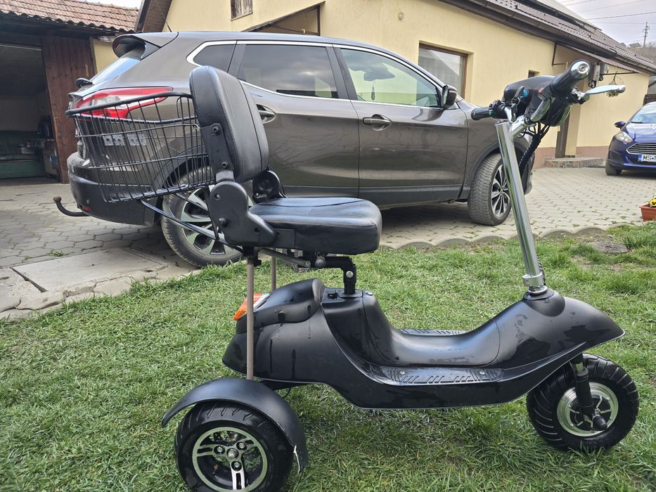 Vand tricicleta electrica pentru adulti