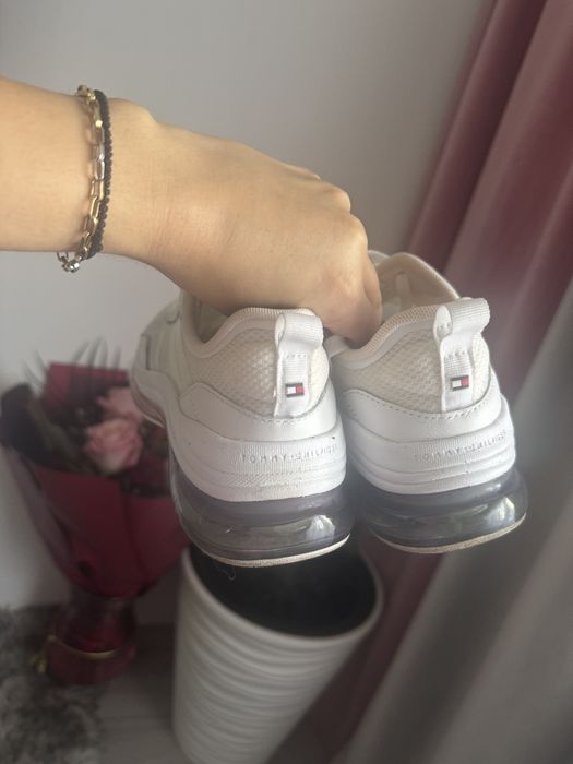 Tommy Hilfiger adidasi