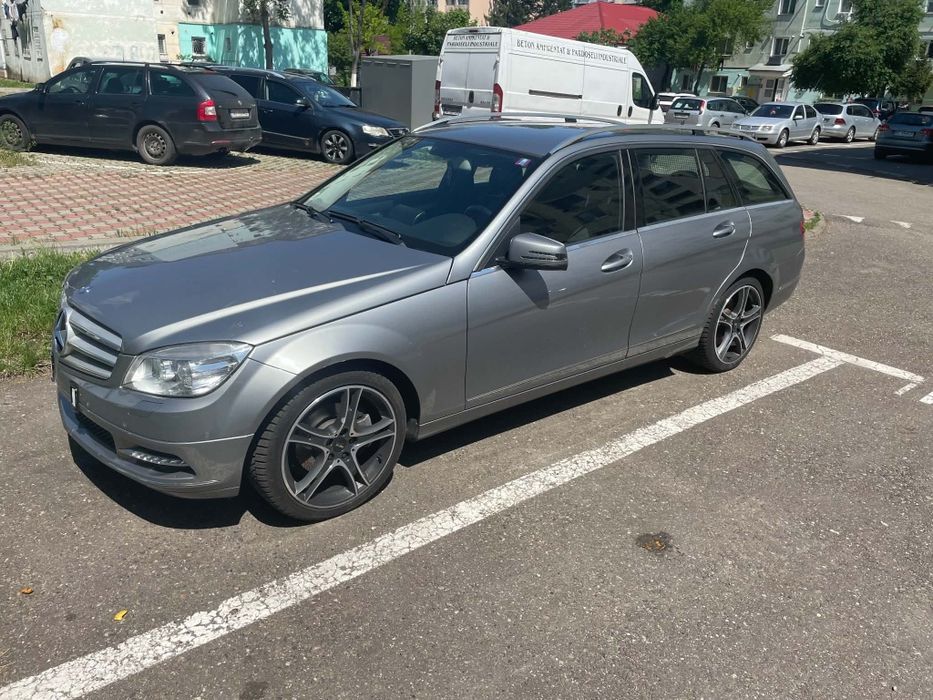 Vând Mercedes C220