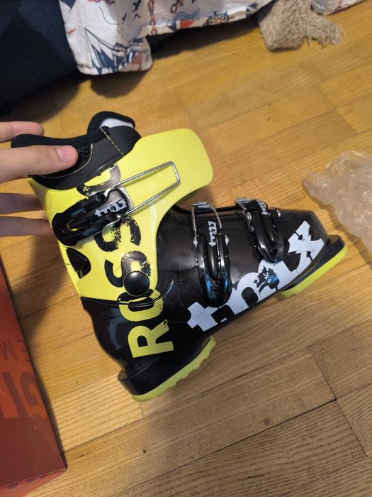 Ски обувки Rossingnol и каска Uvex (детски)