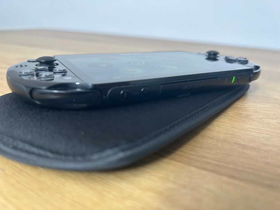 PS Vita Slim modată — 128GB, sute de jocuri incluse | Japonia