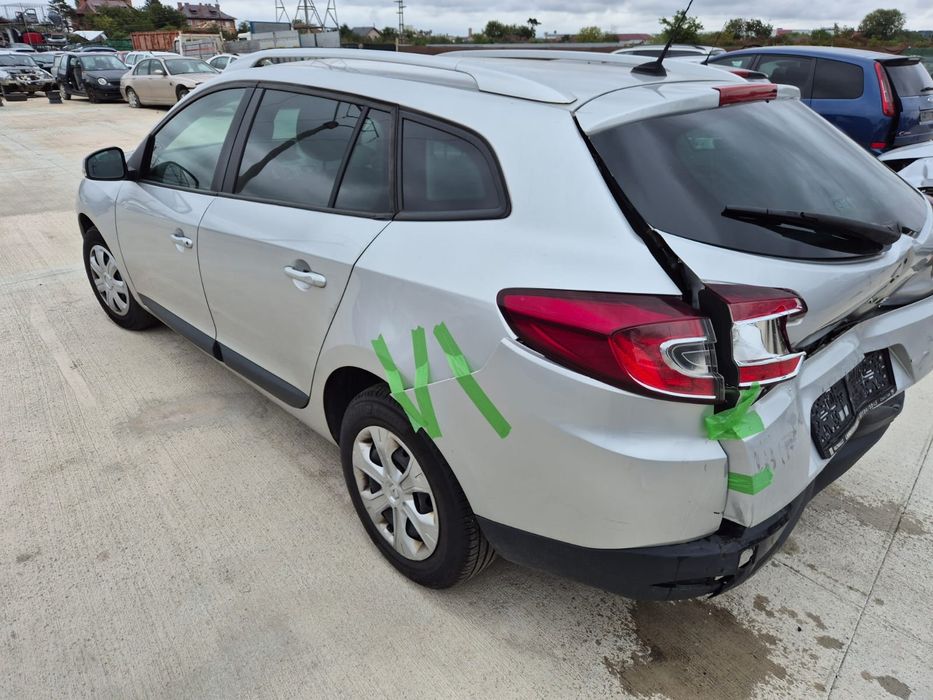 Dezmembram Renault Megane 3 2009 1.6 benzina Euro 5
