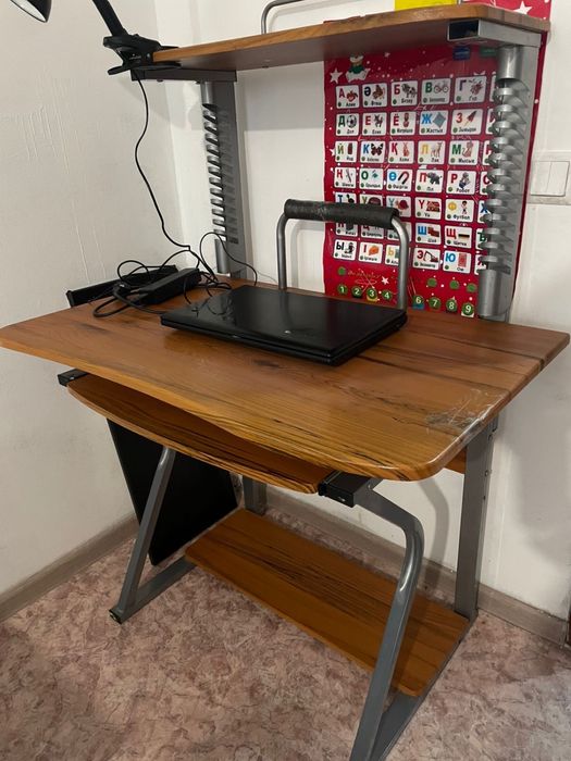 Компьютерный стол из качественного материала