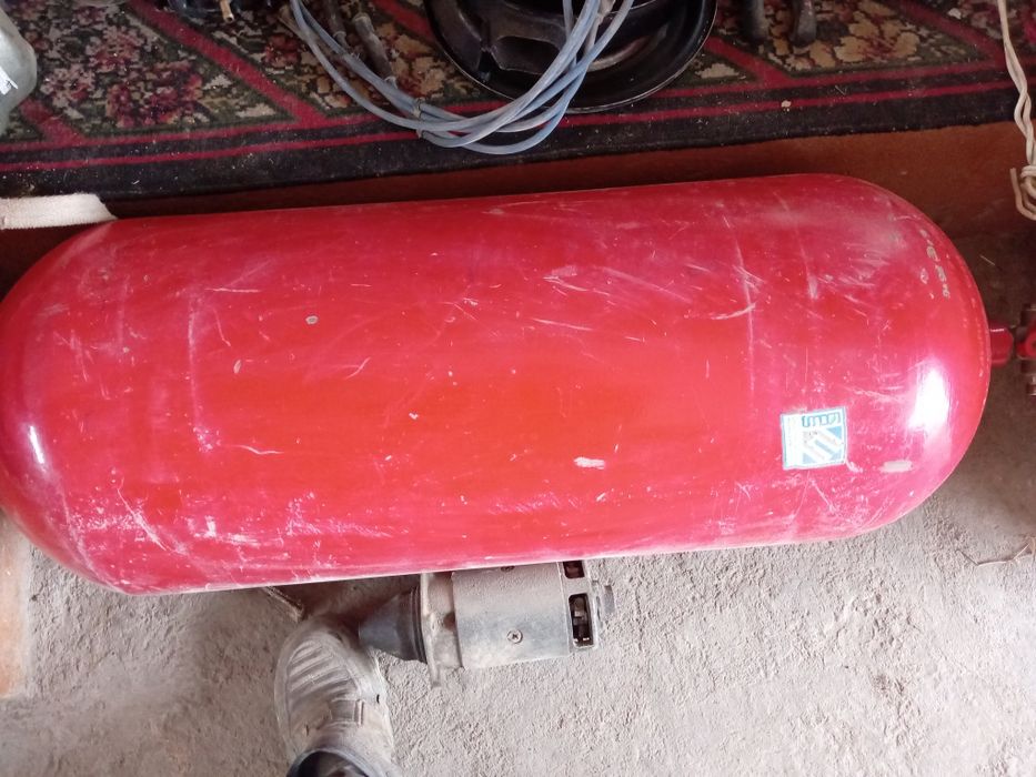 Gaz balon 75 tali labavoy oldi orqa oyna most  kardan karobka sotiladi