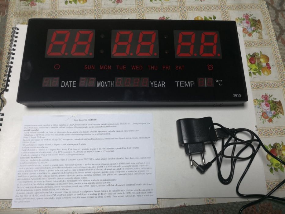 Ceas de perete cu led rosu sau alb cu alarma