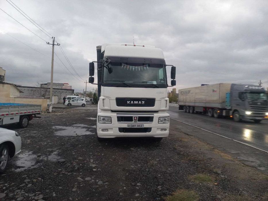 Седельный тягач KAMAZ 5490DC