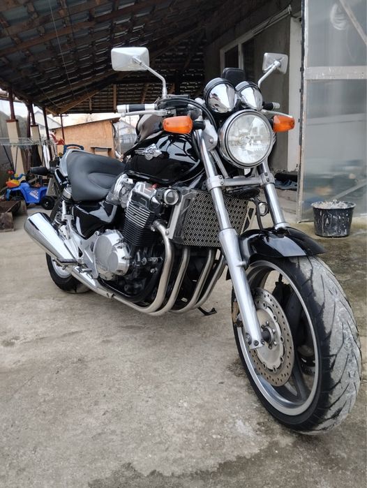 Honda x4 1300 an2001