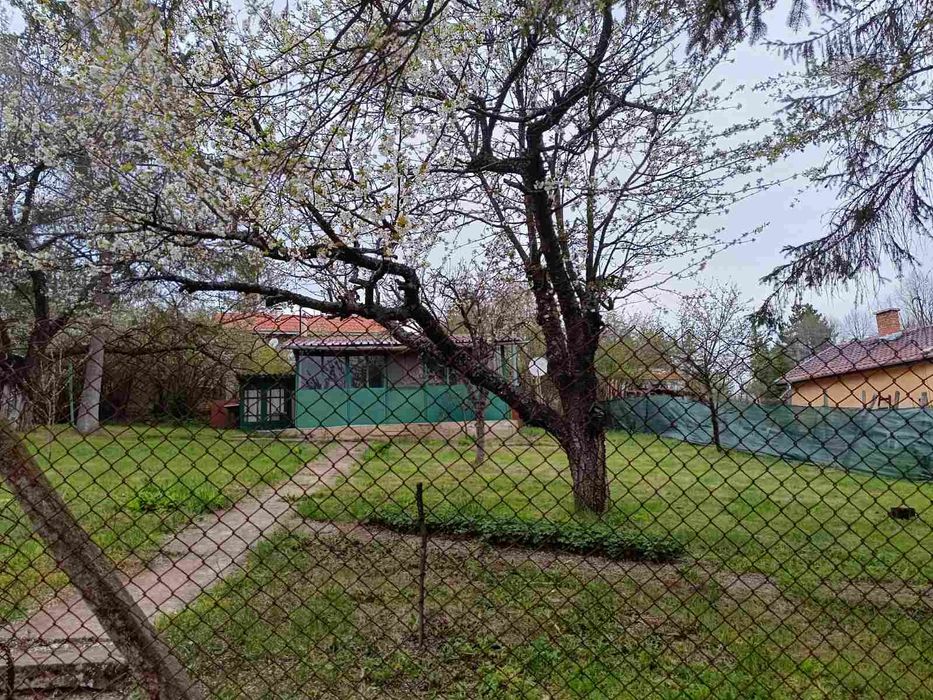 Уютна вила с голям двор и овощна градина в с. Макоцево