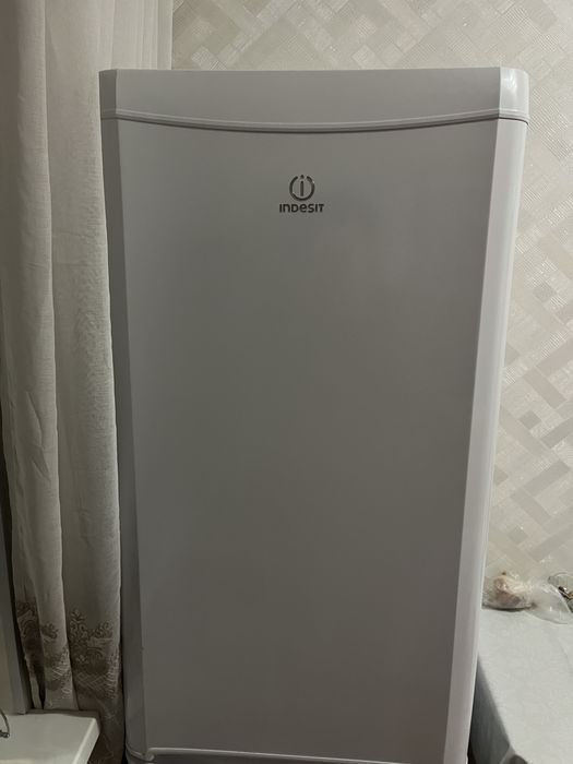 Срочно продам холодильник indesit