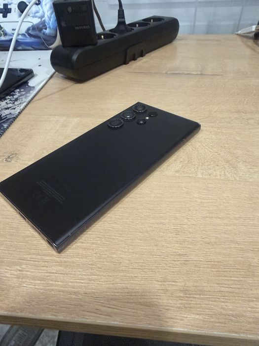 Продаю Samsung S23 Ultra