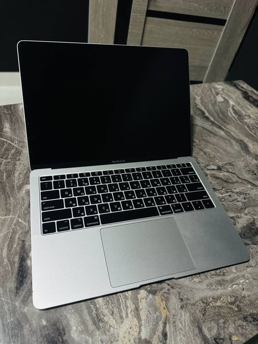 MacBook AIR 13.3-inch 2019
процессор: Core i5
оперативка: 8GB DDR3
пам