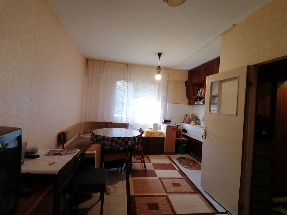 Продава се Тристаен апартамент в Завет - 76 кв.м за 671 €/кв.м - Снимка #9