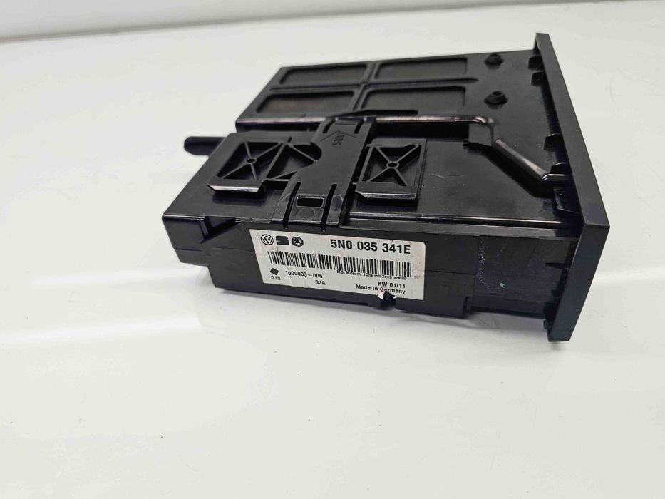 Conector auxiliar USB Volkswagen Passat B7 (362) [Fabr 2010-2014] 5N0