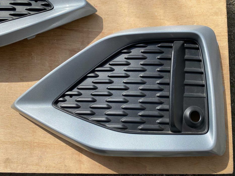 Grile bara fata Audi Q2 2020-2022