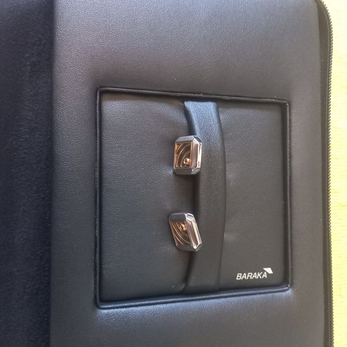 Vand butoni aur 18 K, 750 cu safire Baraka