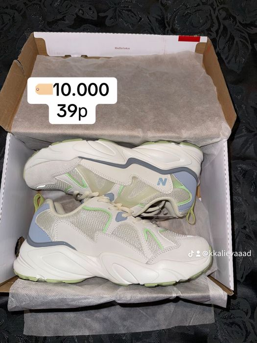 Стильные кроссовки весна-лето