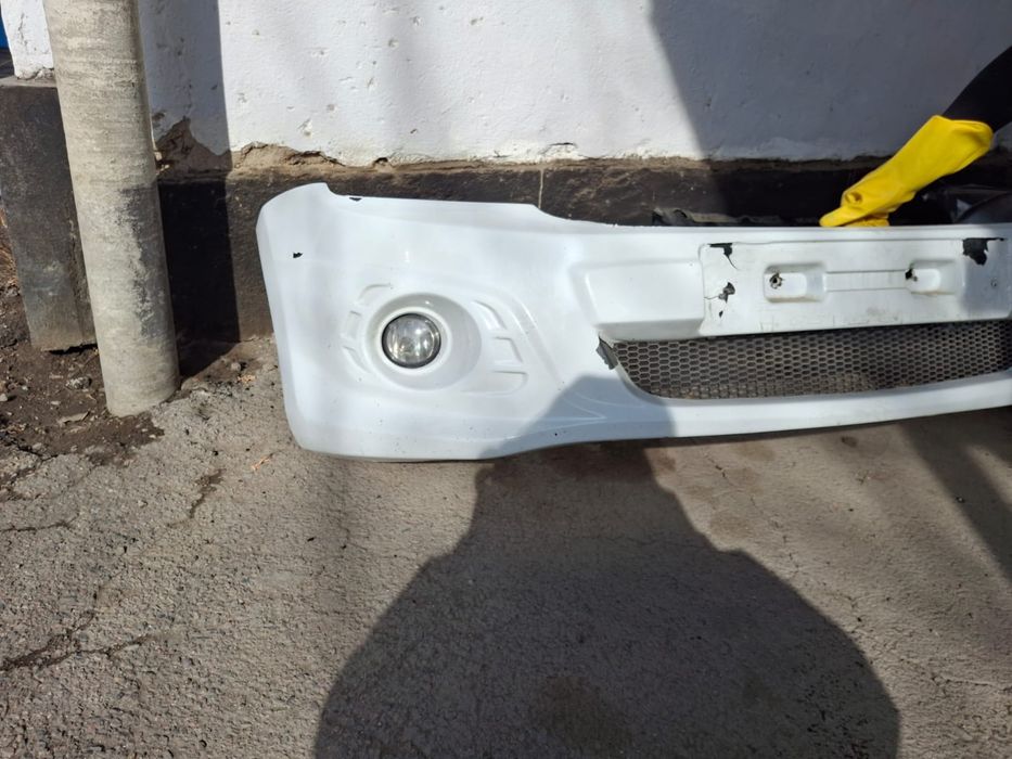 Продам бампера и фары