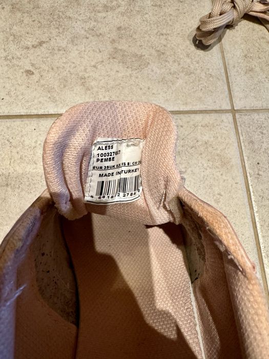 Дамски спортни обувки