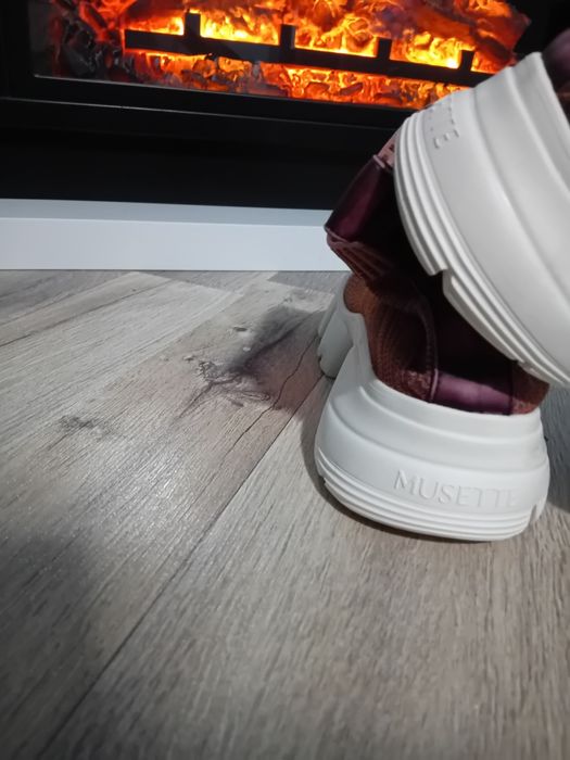 Vând bocanci drumetie pentru femei, marca Quechua, ghete Musette și bo