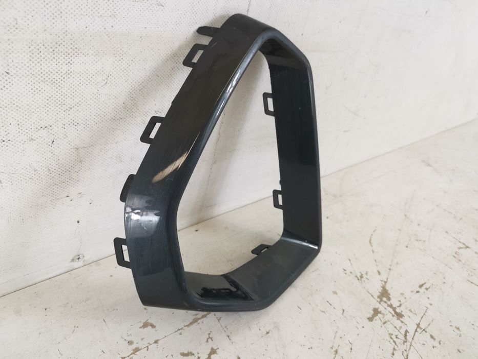 Рамка За Решетка Фар Предна Дясна Ауди Q3 / Audi Q3 Оригинална В Добро