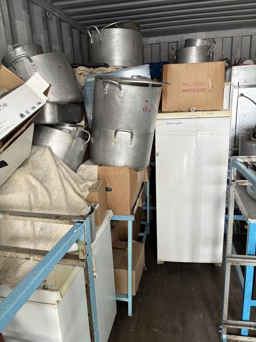 Продам баки, кострюли ,посуду со столовой