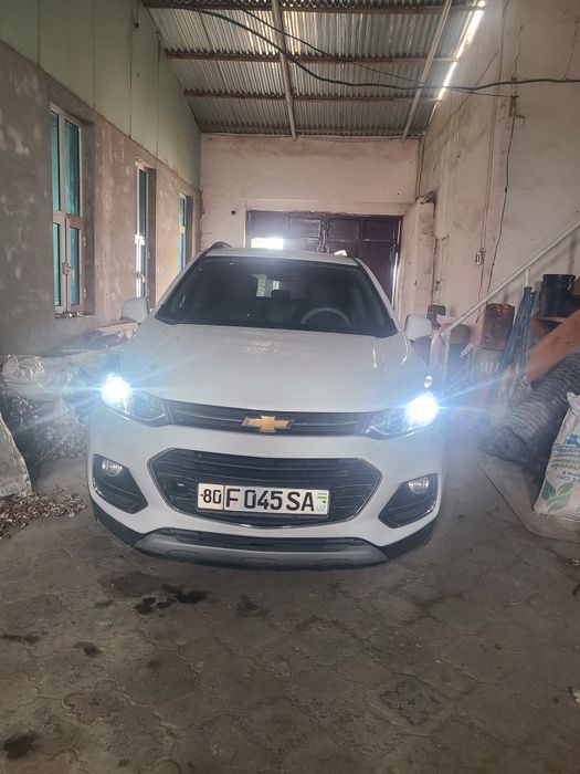 Treker sotiladi yili 2019 kraska to'p toza