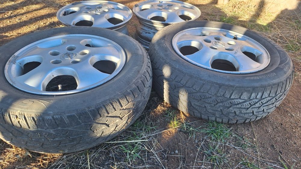 Vând jante aluminiu r15