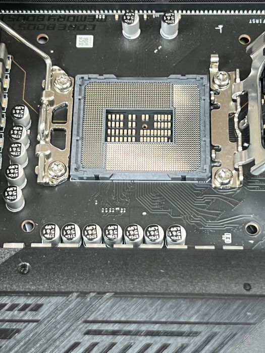 Placă de bază msi mag z790 tomahawk ddr4 —wifi