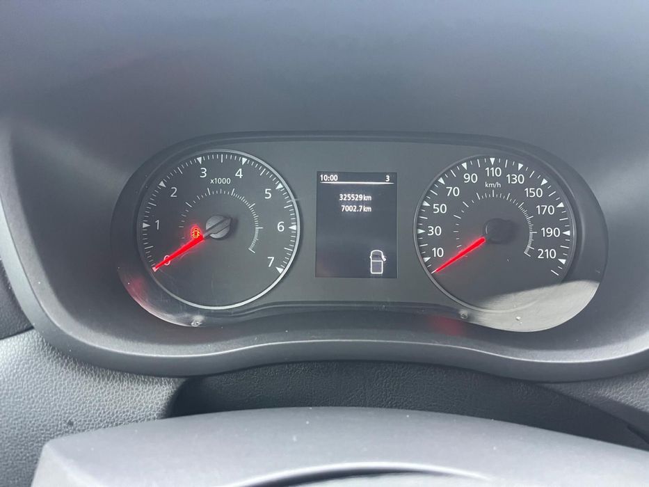 Vand renou master 2022  9 europaleti cu cabina de dormit