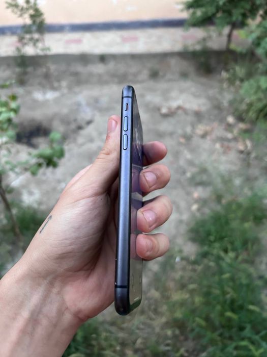 Продаю iPhone 11 с гарантией