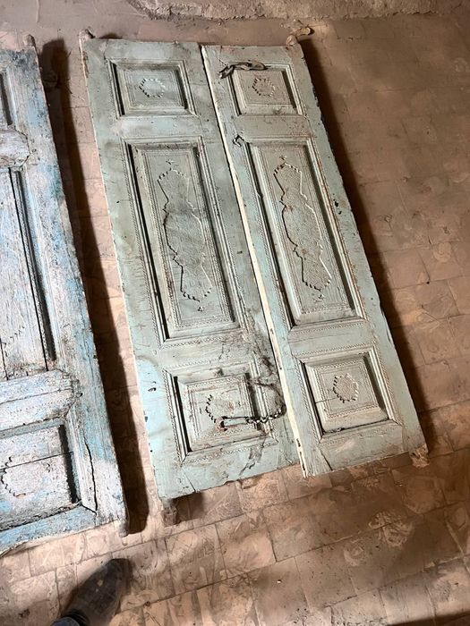 Старинные резные двери