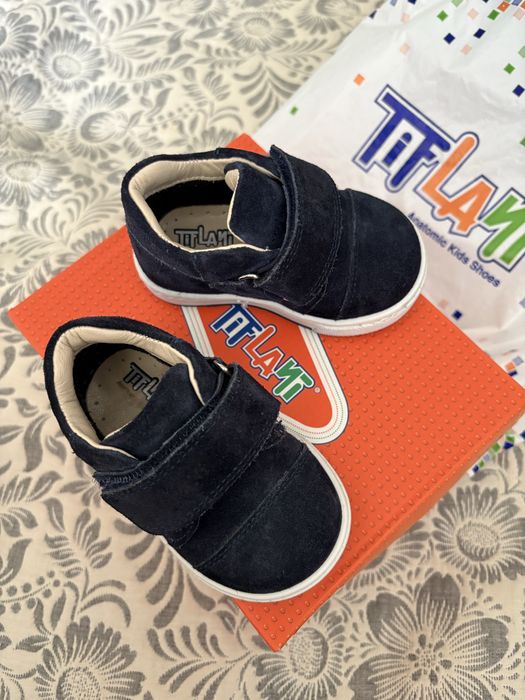 Продам детскую обувь 18р  TIFLANI