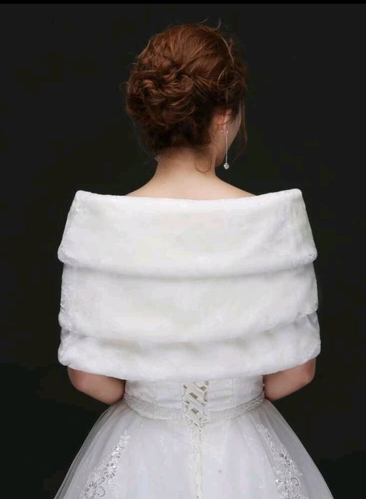 TOATE NOI NEPURTATE!trena; capa stil ș