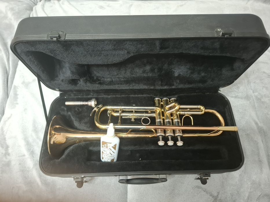 Vind trompeta din alama tonaltate Sib