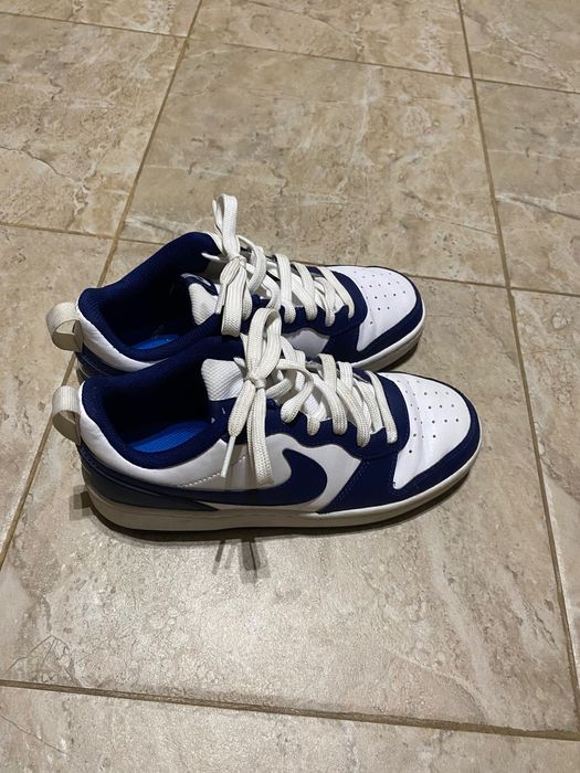 Сини Nike обувки