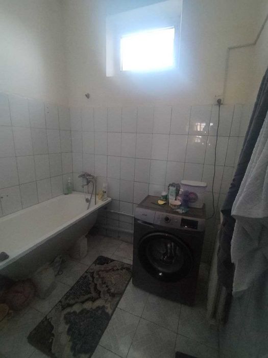 5-mikrorayon 4-etaj 3 xonali 6 metrli balkonli kvartira sotiladi