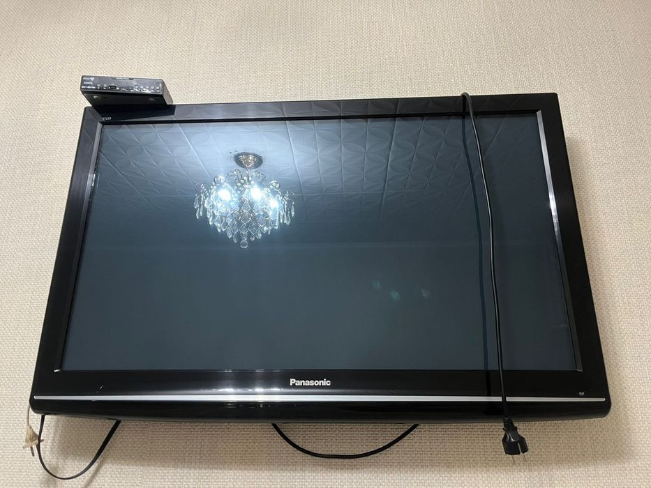 Продаётся телевизор Panasonic. Длина 65см, ширина 100см.