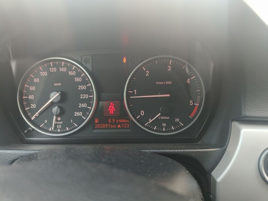 BMW E90 318- an 2011