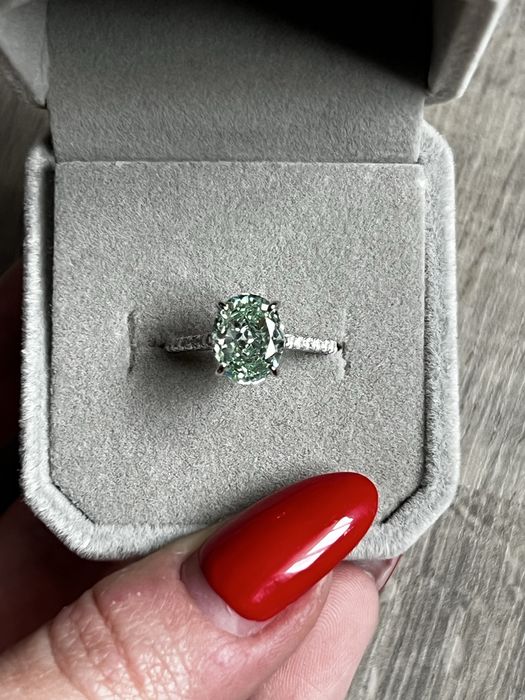 Inel cu piatra verde, taietura ice cut