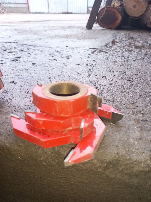 Продам фрезы по дереву