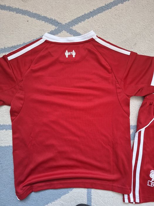 Ново! Детски футболен екип на  Ливърпул за 2025-2026, 7-8 години