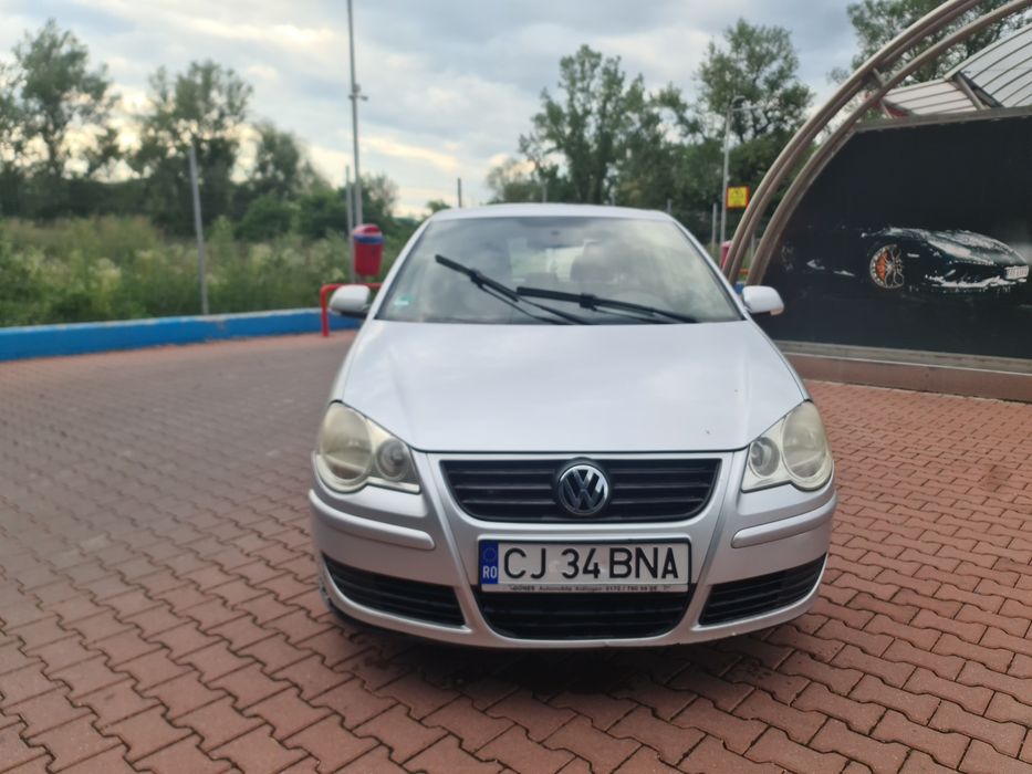 VOLKSWAGEN Polo