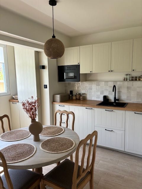 Продава се Тристаен апартамент в Бургас, Меден рудник - зона В - 90 кв.м за 1667 €/кв.м - Снимка #1